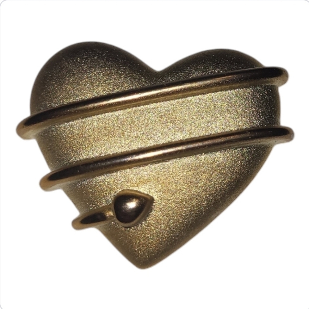 Vintage Tara Gold Tone Heart Brooch Wrapped Arrow Statement Pin